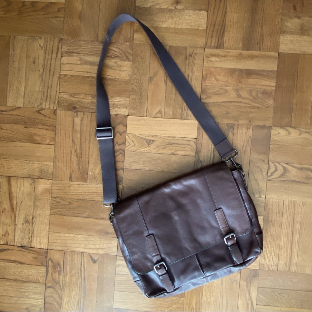 Fossil messenger leather bag